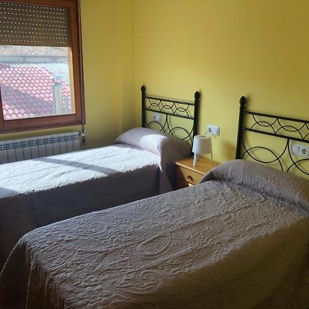 Bar Hostal Torralba De Los Sisones Bagian luar foto