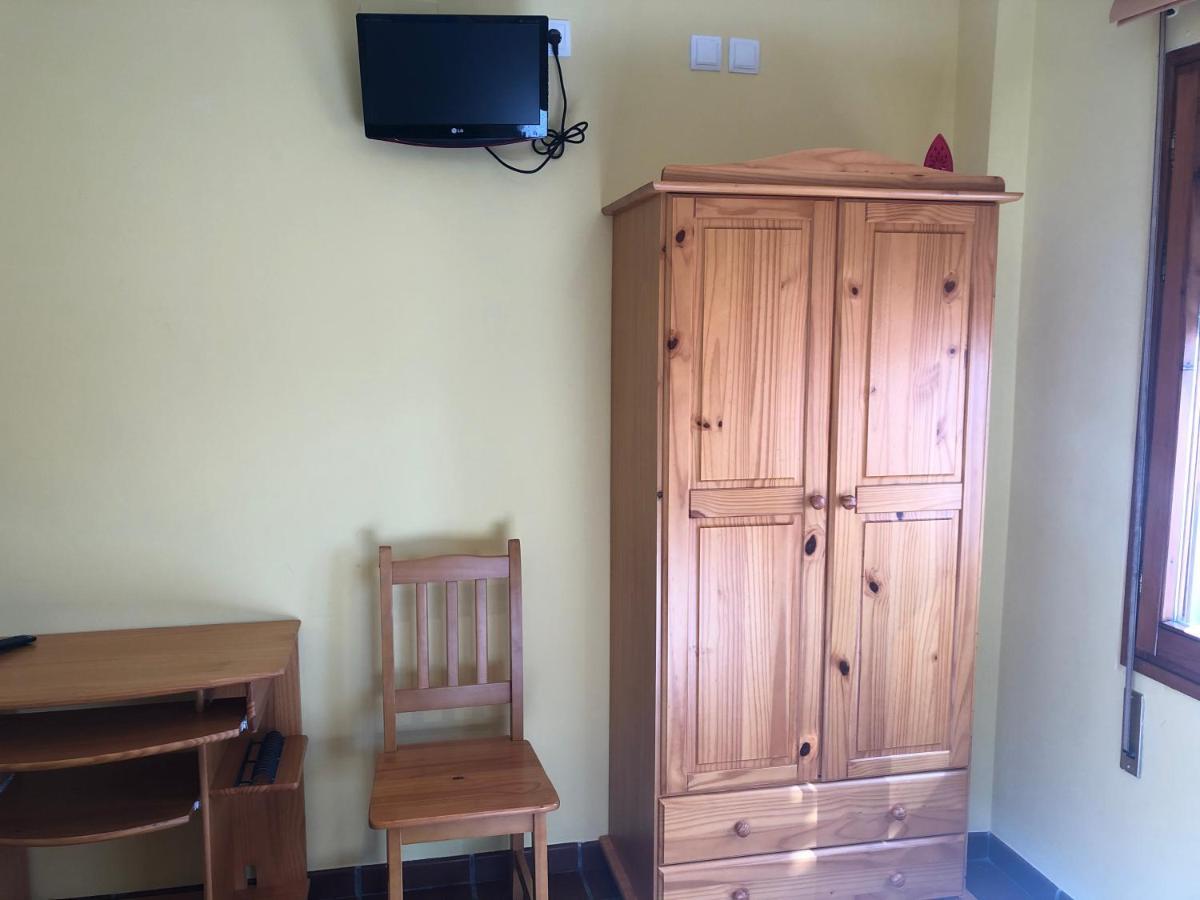 Bar Hostal Torralba De Los Sisones Bagian luar foto