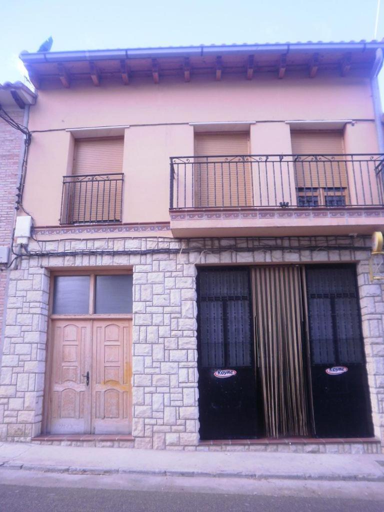 Bar Hostal Torralba De Los Sisones Bagian luar foto